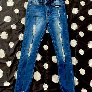 V.I.P. JEANS- size: 5/6 - 70%cotton- 28% teaylene- 2% spandex- slightly used